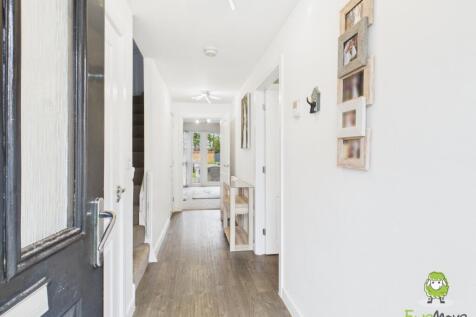 EweMove Estate Agents Basingstoke - Longwood Copse