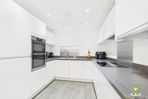 EweMove Estate Agents Basingstoke - Longwood Copse