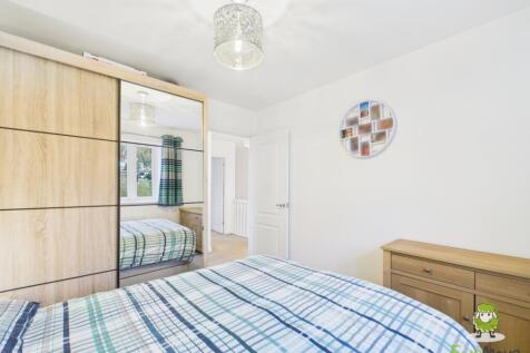 EweMove Estate Agents Basingstoke - Longwood Copse