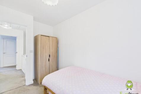 EweMove Estate Agents Basingstoke - Longwood Copse