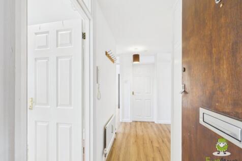 EweMove Estate Agents Basingstoke - Sylvia Close -