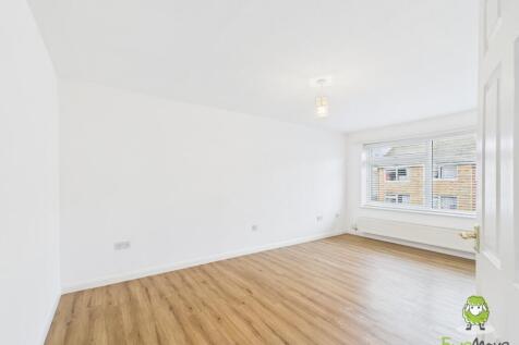 EweMove Estate Agents Basingstoke - Sylvia Close -