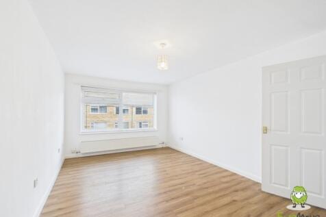 EweMove Estate Agents Basingstoke - Sylvia Close -