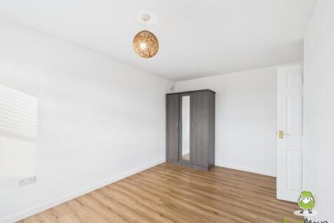 EweMove Estate Agents Basingstoke - Sylvia Close -