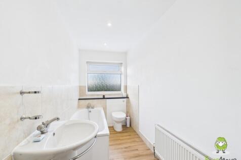 EweMove Estate Agents Basingstoke - Sylvia Close -