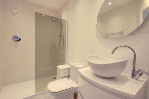 1 Master Ensuite