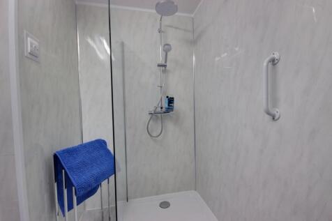 1 Shoer room A