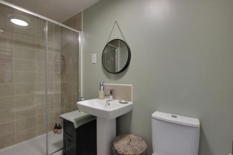 1 Bed 1 Ensuite