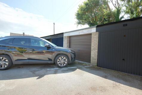 1 Garage &amp; Parking