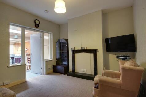 1 Rear Lounge A