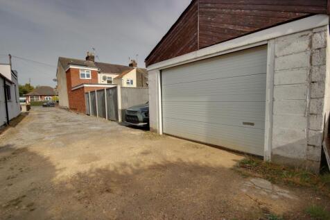 1 Garage &amp; Parking