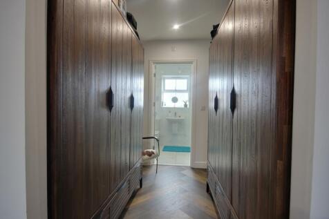 1 Bed 1 Dressing Area