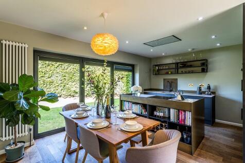 Kitchen / Dining