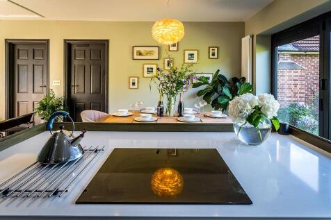 Kitchen / Dining