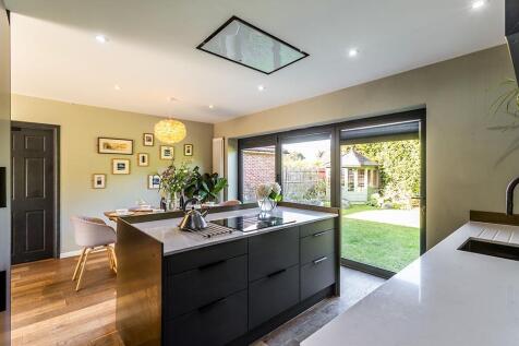 Kitchen / Dining