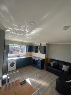 12 Whernside Ave ...