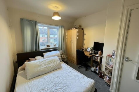 Cromer St Bedroom...