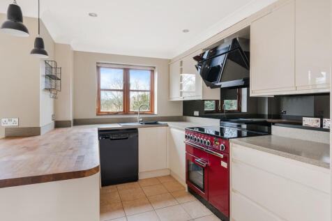 WONHAM PLACE, 8 (...