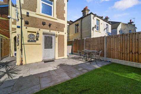 PT-RED-7StAndrewsRd-13.JPG