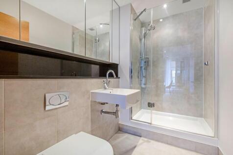 Bathroom ( En Suite)