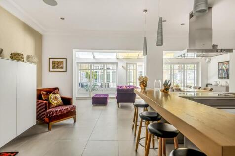 Open Plan Kitchen &amp; Family Room