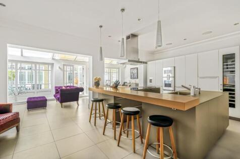 Open Plan Kitchen &amp; Family Area