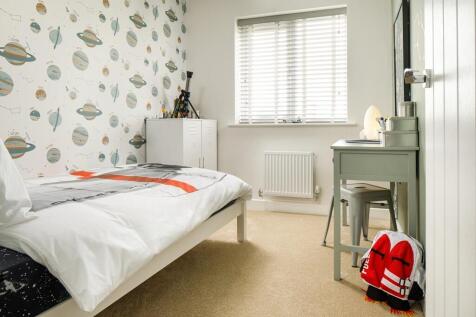 Single bedroom ideal for a child or perhaps your own home office