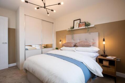 Double bedroom with space for fitted wardrobes