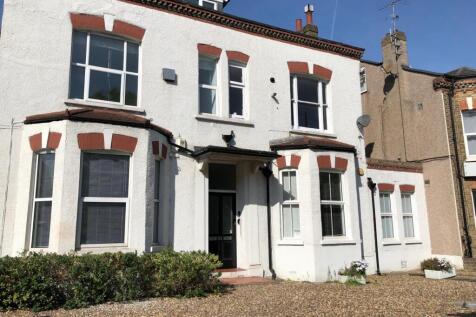 Large 2 Bedroom Ground Floor Flat