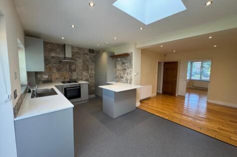 Large 4 Bedroom House
