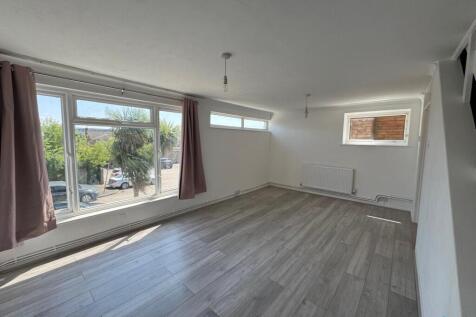Large 4 Bedroom House