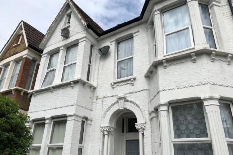 1 Bedroom Ground Floor Flat
