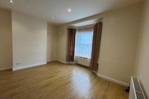 Large 1 Bedroom Ground Floor Garden Flat