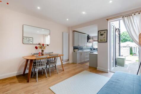 8653382-interior01.jpg