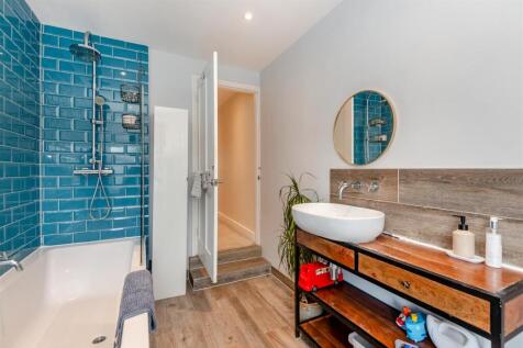 8653382-interior12.jpg