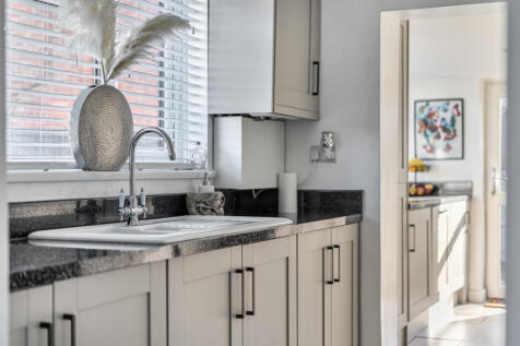 1384635106925a489b2593