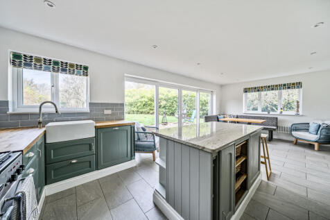 138505286928557e39057