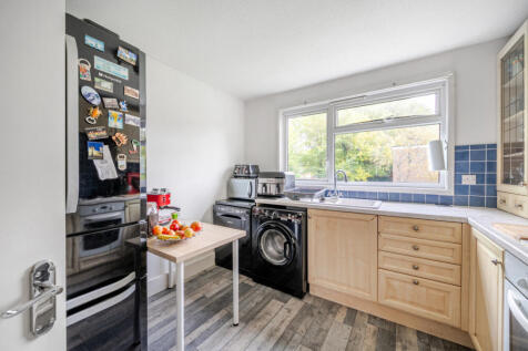 1369469-13-68efae...