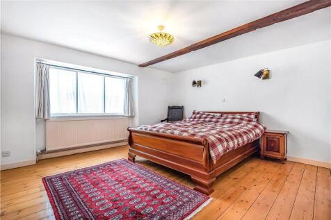 Bedroom 1.jpg