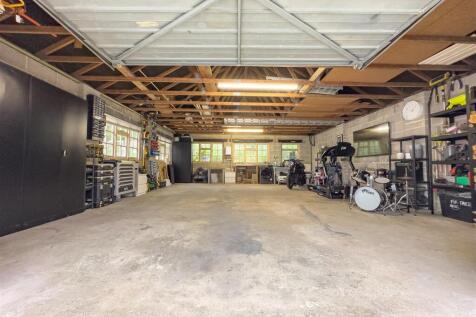 GARAGE FRONT.jpg