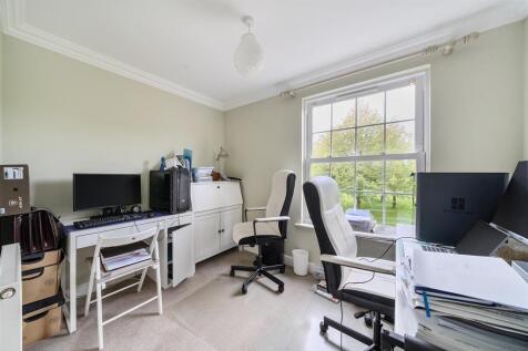 Bedroom/study