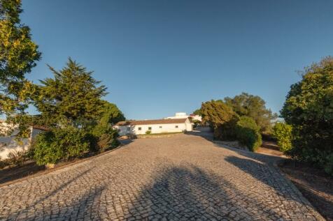 10 bedroom Villa