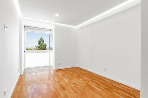 4 Bedroom Flat