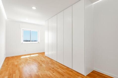 4 Bedroom Flat
