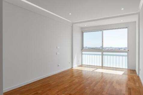 4 Bedroom Flat
