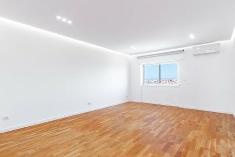 4 Bedroom Flat