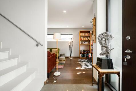 4&#43;1 Bedroom Villa