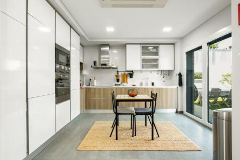 4&#43;1 Bedroom Villa