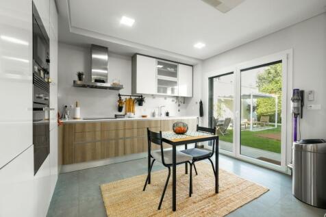 4&#43;1 Bedroom Villa