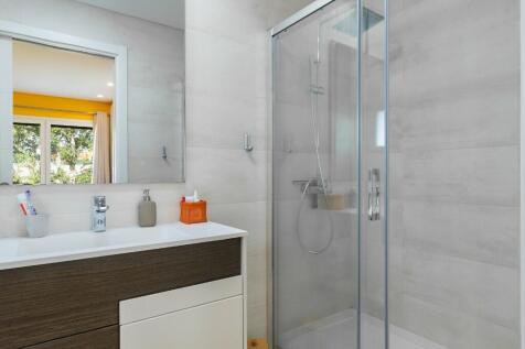 4&#43;1 Bedroom Villa